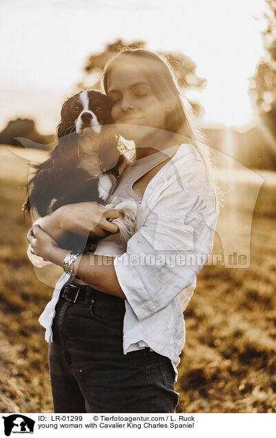 young woman with Cavalier King Charles Spaniel / LR-01299