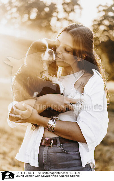 young woman with Cavalier King Charles Spaniel / LR-01301
