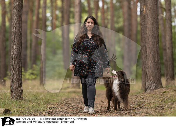woman and Miniature Australian Shepherd / AH-06795