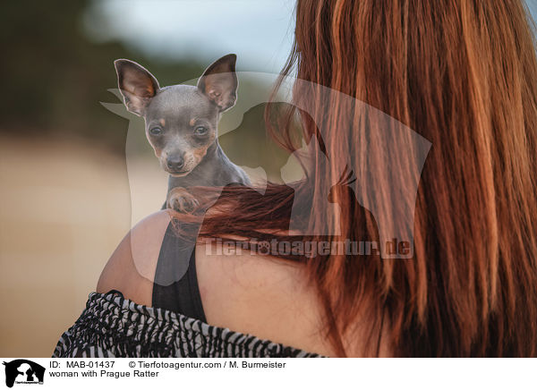 woman with Prague Ratter / MAB-01437