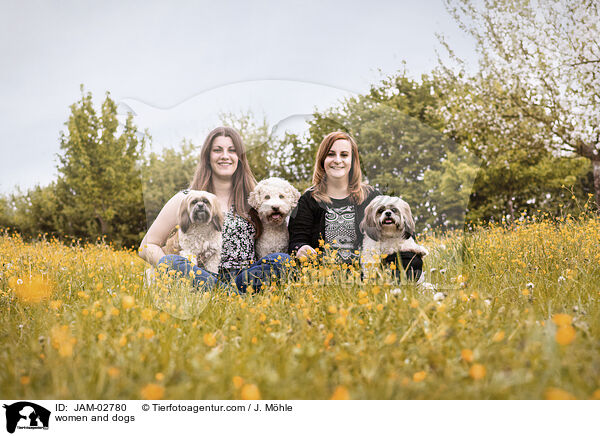 women and dogs / JAM-02780