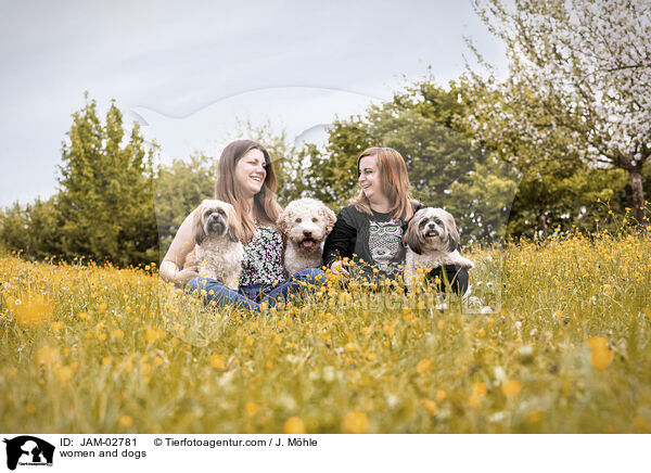 women and dogs / JAM-02781