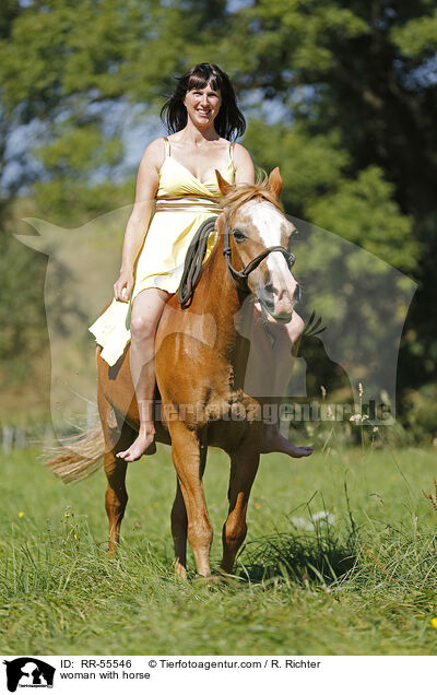 woman with horse / RR-55546