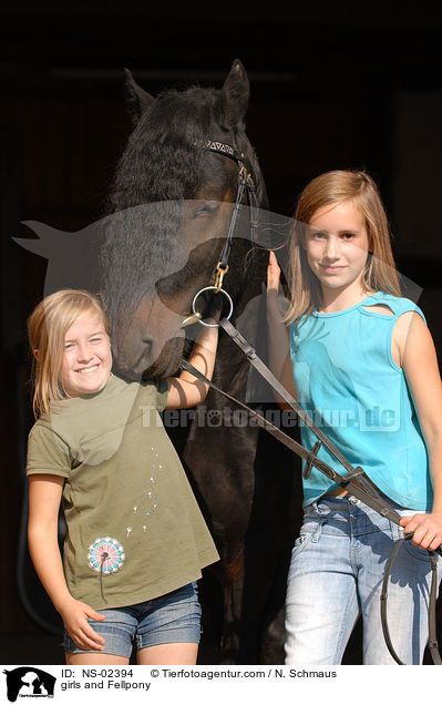 girls and Fellpony / NS-02394