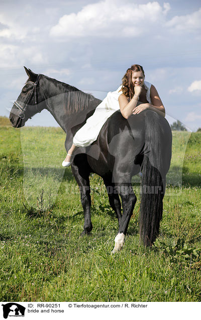 bride and horse / RR-90251