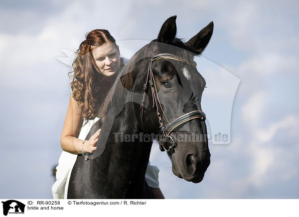 bride and horse / RR-90258
