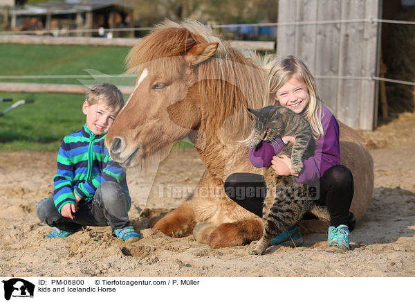 kids and Icelandic Horse / PM-06800