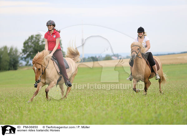 women rides Icelandic Horses / PM-06850