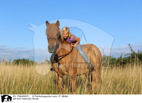 girl and Icelandic Horse / PM-06870