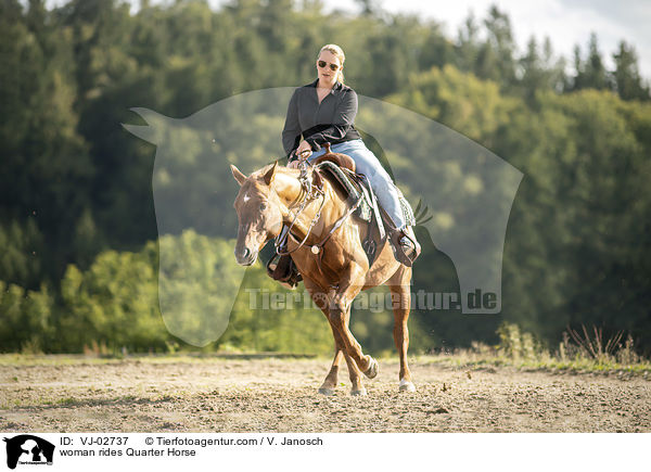 woman rides Quarter Horse / VJ-02737