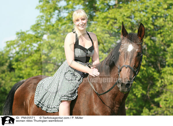 woman rides Thuringian warmblood / PM-05571