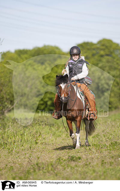 girl rides Horse / AM-06945