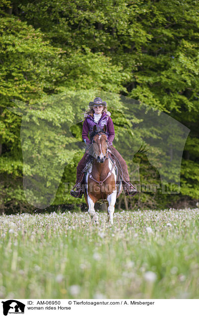 woman rides Horse / AM-06950