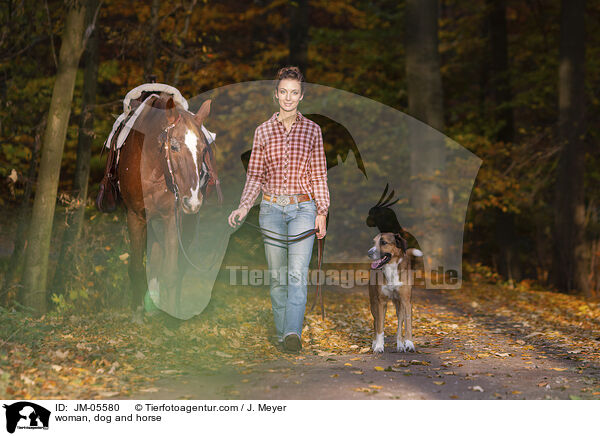 woman, dog and horse / JM-05580