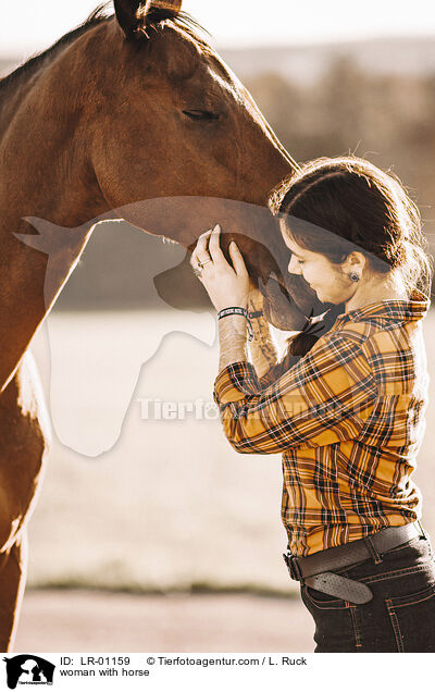 woman with horse / LR-01159