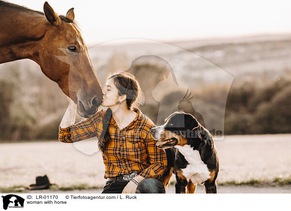 woman with horse / LR-01170