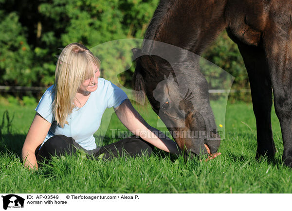 woman with horse / AP-03549