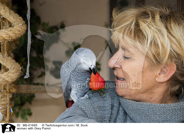 woman with Grey Parrot / MS-01685
