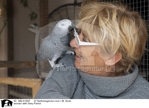 woman with Grey Parrot / MS-01687