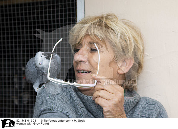 woman with Grey Parrot / MS-01691