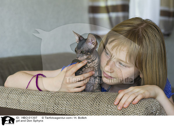 girl and Don Sphynx / HBO-01397