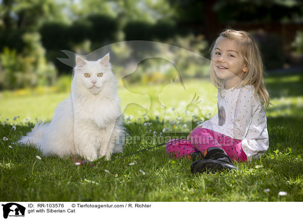 Mdchen mit Sibirische Katze / girl with Siberian Cat / RR-103576