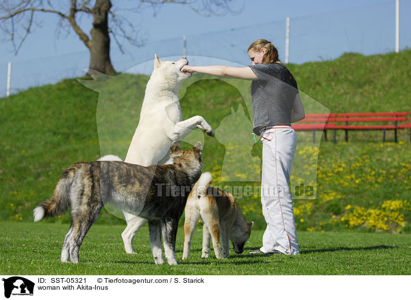 woman with Akita-Inus / SST-05321