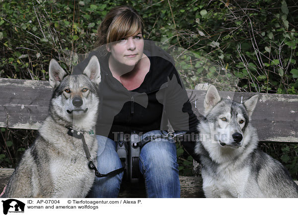 woman and american wolfdogs / AP-07004