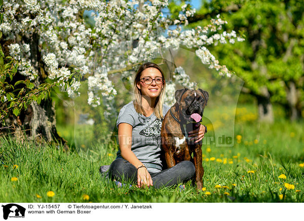 woman with German Boxer / YJ-15457