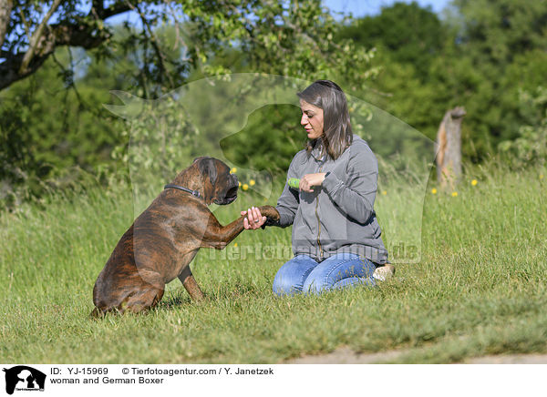 woman and German Boxer / YJ-15969