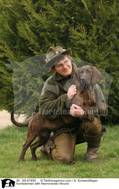 huntswoman with Hannoverian Hound / SS-07855