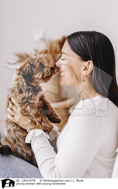 young woman with young havanese / LR-01078