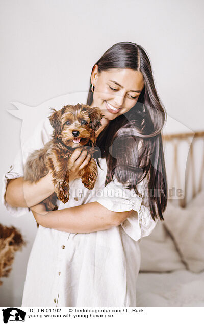 young woman with young havanese / LR-01102