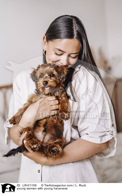 young woman with young havanese / LR-01109