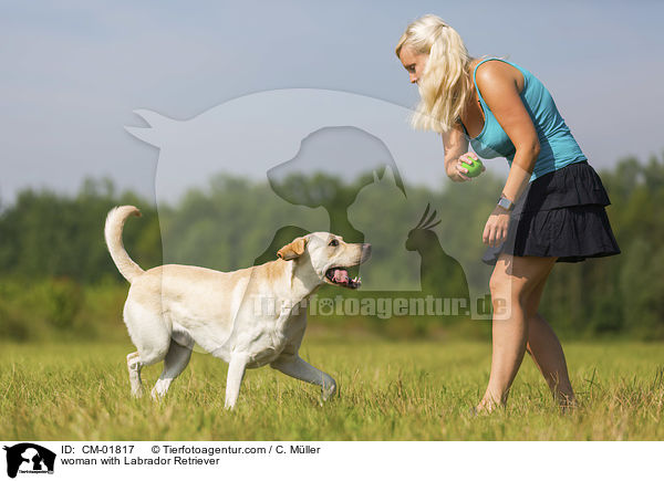 Frau mit Labrador Retriever / woman with Labrador Retriever / CM-01817