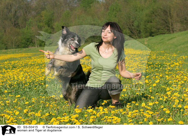 woman and Tiger at dogdance / SS-50415