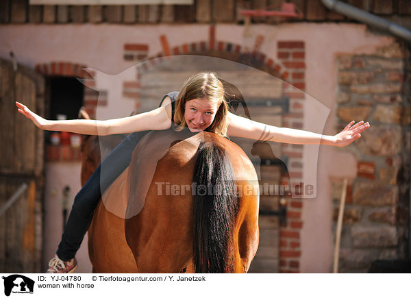 woman with horse / YJ-04780