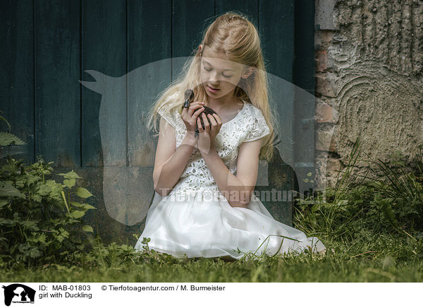 girl with Duckling / MAB-01803