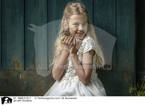girl with Duckling / MAB-01811