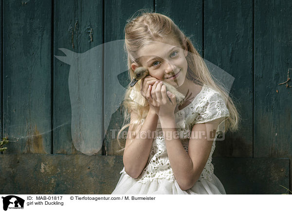 girl with Duckling / MAB-01817