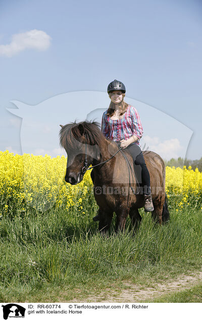 girl with Icelandic Horse / RR-60774