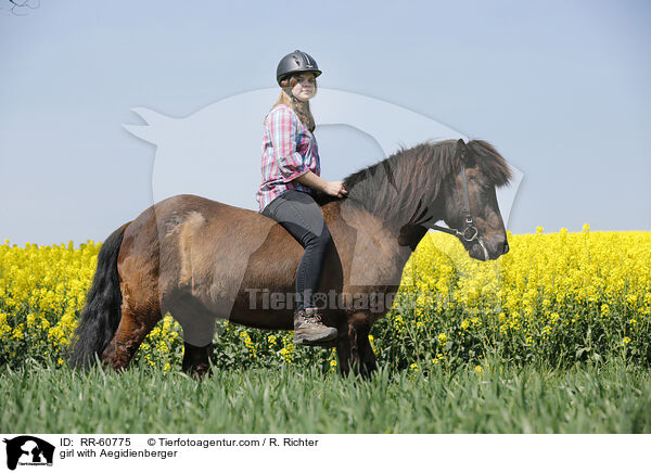 girl with Aegidienberger / RR-60775