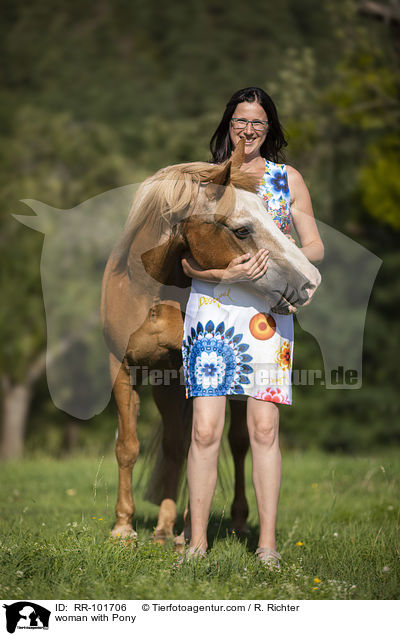 woman with Pony / RR-101706
