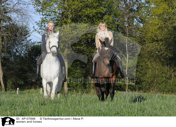 women and horses / AP-07896