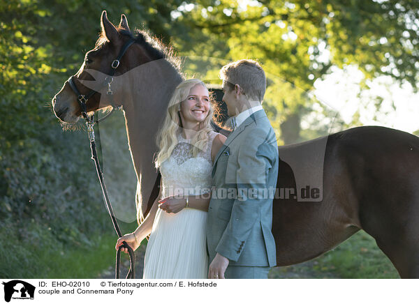couple and Connemara Pony / EHO-02010