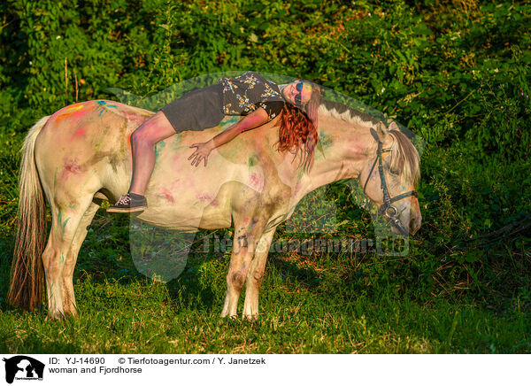 woman and Fjordhorse / YJ-14690