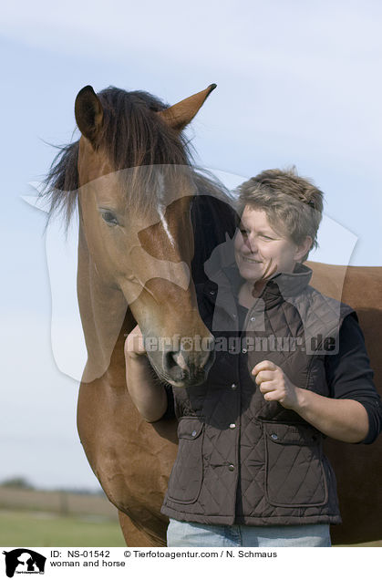 woman and horse / NS-01542