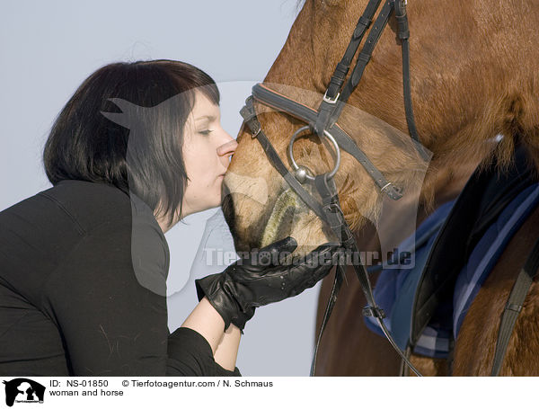 woman and horse / NS-01850