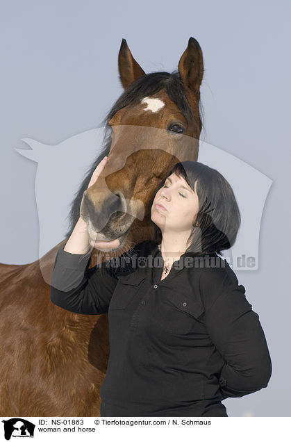 woman and horse / NS-01863