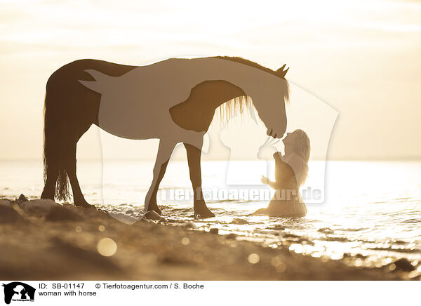 woman with horse / SB-01147